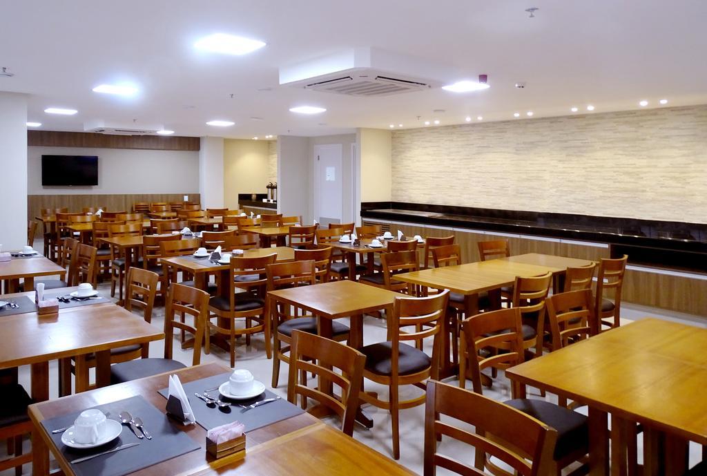 卡撒白布里斯托尔快捷酒店 伊塔佩米林河畔卡舒埃鲁 外观 照片