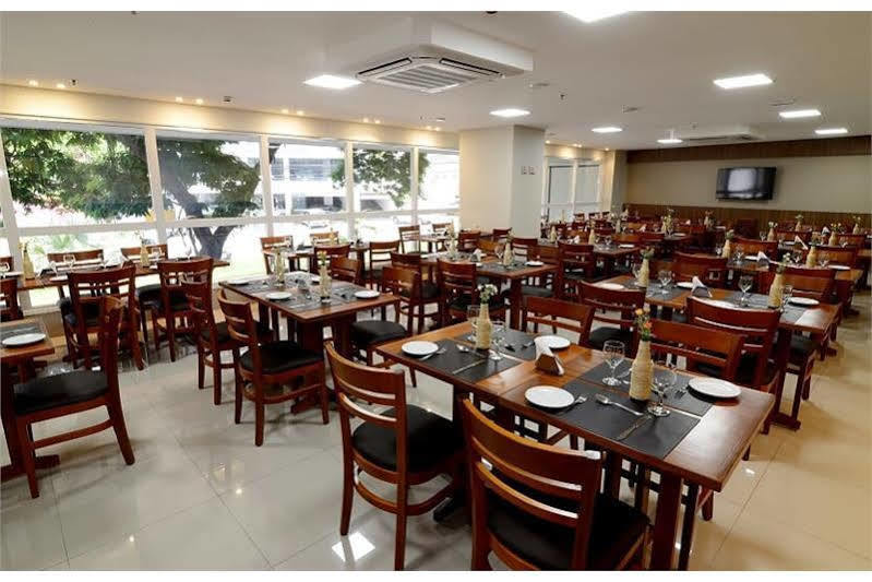 卡撒白布里斯托尔快捷酒店 伊塔佩米林河畔卡舒埃鲁 外观 照片